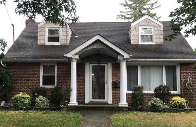 1702 Aladdin Avenue photos photos