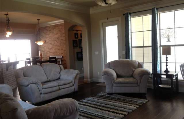 915 Royal Gallery 3