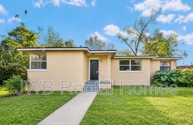 1288 28th St W photos photos