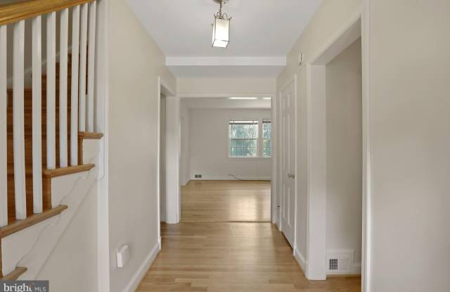 9517 CABLE DR Gallery 3