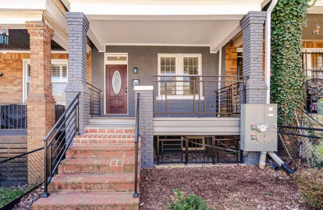 1331 Queen St NE photos photos