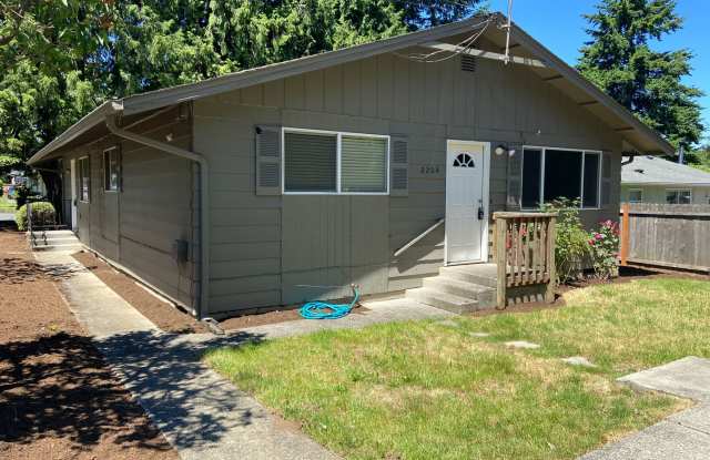 Cozy 2BD Duplex With Driveway Parking In Rose Village Neighborhood! photos photos