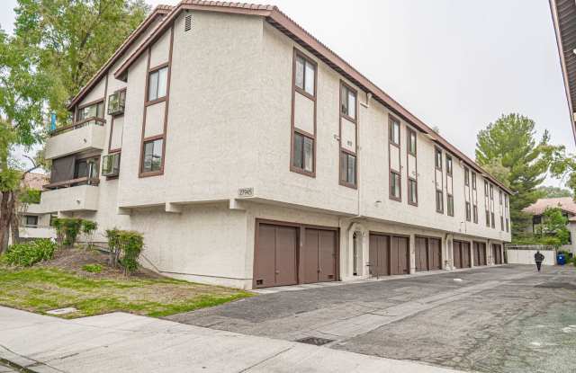 COMING SOON! 3 Bedroom Townhome for Rent in Canyon Country! photos photos