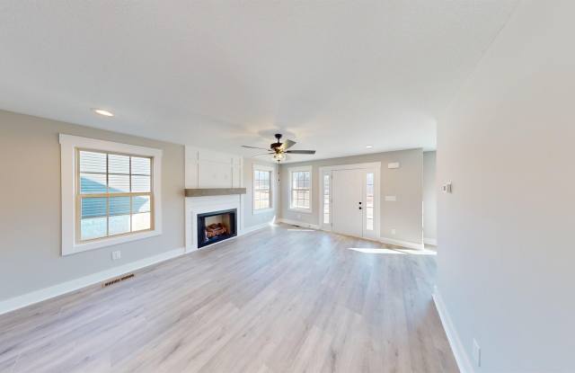 Beautifully Upgraded Home with Large Eat-In Kitchen And Spacious Primary Suite Gallery 4