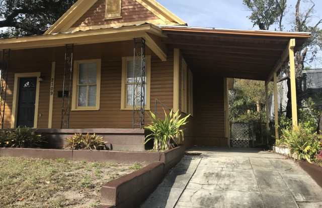 Vintage North Hyde Park Bungalow photos photos