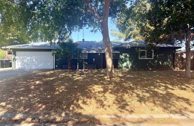 3 Bed 2.5 Bath Cabin-Inspired Home with Private Pool and Bonus Room Gallery 1