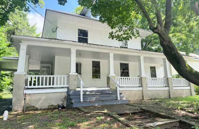 303 E 6th St photos photos