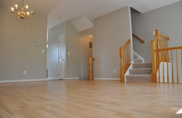2552 James Madison Cir Gallery 4