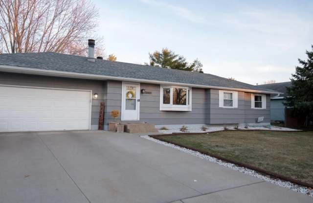 Gorgeous Single Family Home w/ Sundeck and Large Yard! - 16468 Fishing Avenue, Lakeville, MN 55068