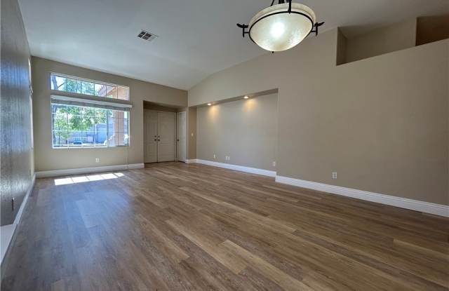 10404 Horseback Ridge Avenue Gallery 4