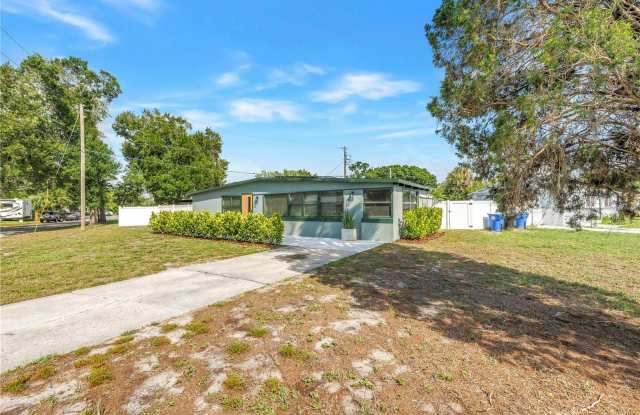 7599 MEADOWLAWN Drive N Gallery 1