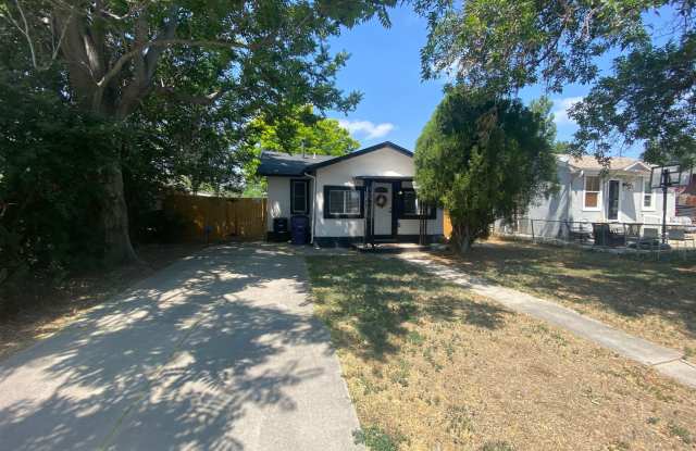 Beautiful House in Central Denver- $1K Move in Incentive Gallery 3