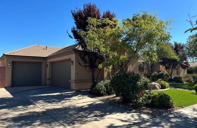 Short term lease! Coral Canyon on Golf Course with POOL- FURNISHED & PARTIALLY FURISNHED OPTION Gallery 4