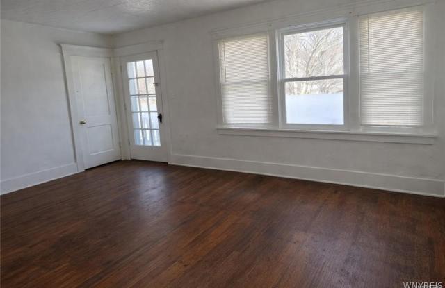 196 Englewood Avenue Gallery 3
