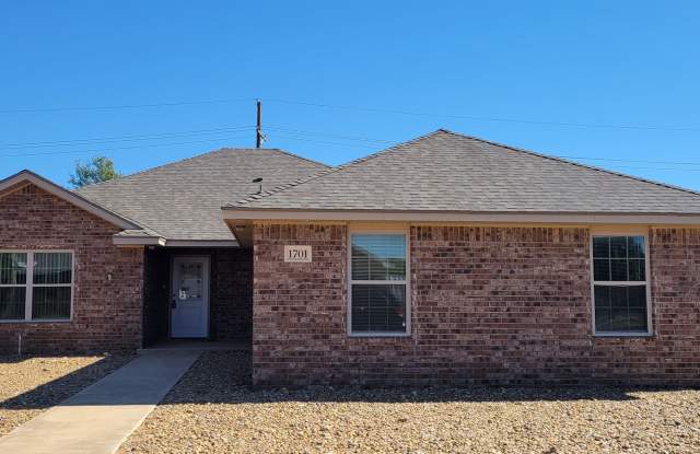 GREAT HOME IN NORTHEAST CLOVIS - 1701 Lucile Lane, Clovis, NM 88101