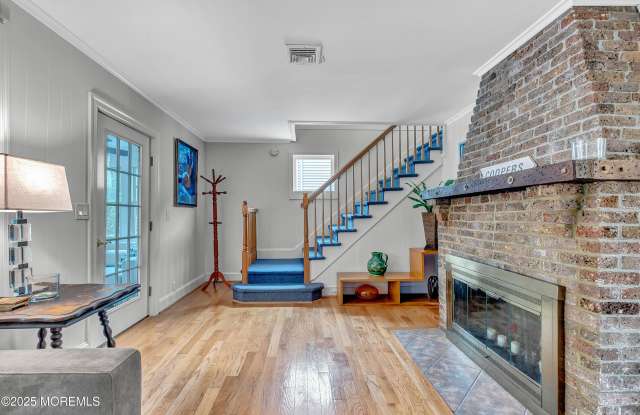 370 E Main Street Gallery 4