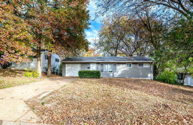Charming Mid-Century Home with Basement and Fenced Backyard! photos photos Charming Mid-Century Home with Basement and Fenced Backyard! photos photos