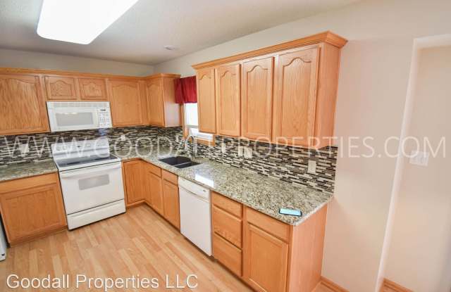 975 SE Cypress Ct Gallery 4