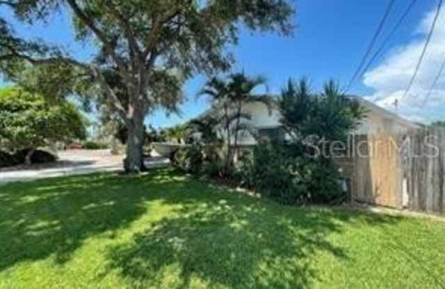 6901 GULF WINDS Drive Gallery 4