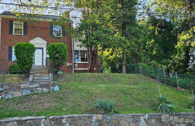 Spacious Hillcrest Home w/ Parking in Prime DC Location. Available Now! Gallery 1