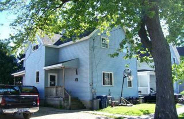 Spacious 5BR Home with Eat-In Kitchen | Upper Loft Area | Partially Fenced in Yard | 2,200 SQF photos photos