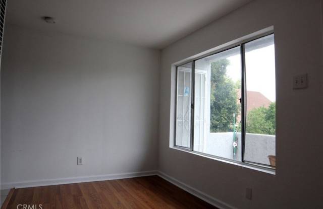 4055 Wall Street photos photos