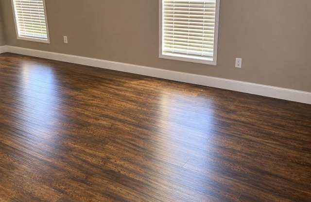 Move-In Ready 3BR/2BA in Hidden Oaks Gallery 3