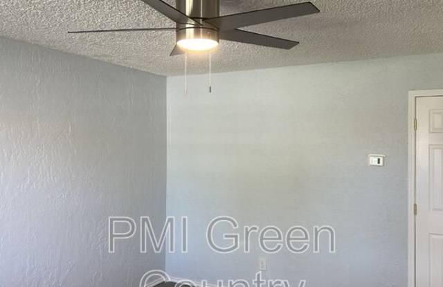 228 S Indianola St photos photos