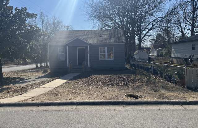 1800 W 18th St - 1800 West 18th Street, North Little Rock, AR 72114