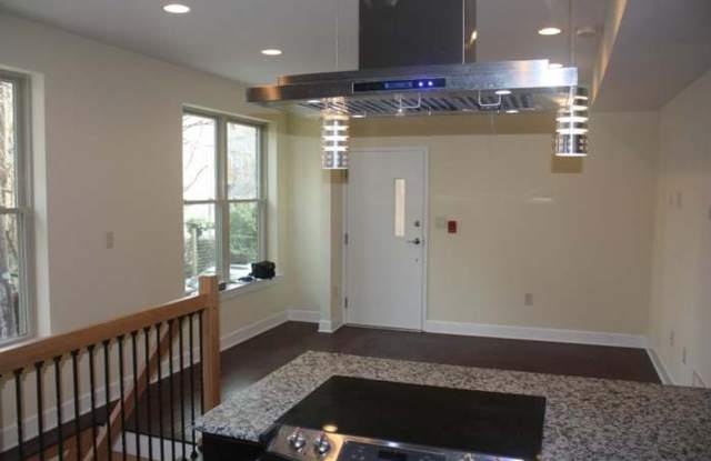 Bright 2 bed 2 bath available now photos photos