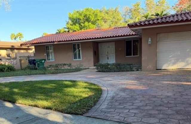 6895 Loch Ness Dr # n/a MIAMI LAKES, FL 33014 photos photos