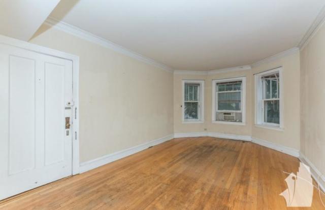 3701 N Hoyne, Gallery 2