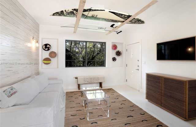 911 3rd St photos photos