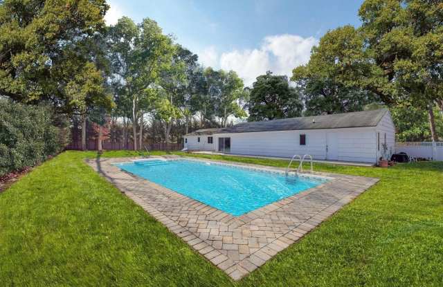37 Jones Road - 37 Jones Road, East Quogue, NY 11946