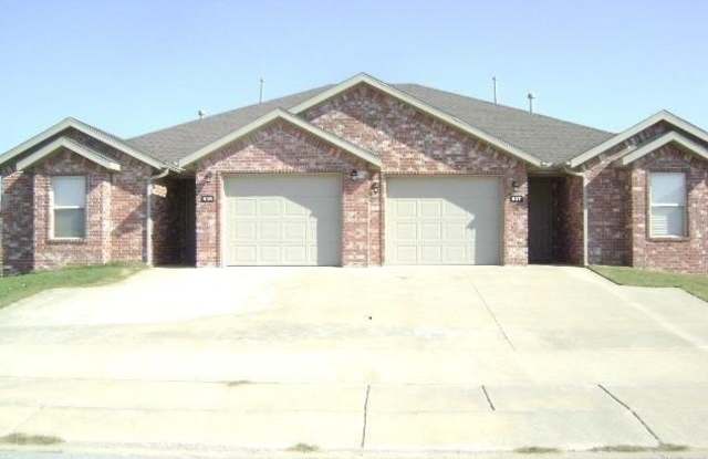 935 Kensington  DR photos photos