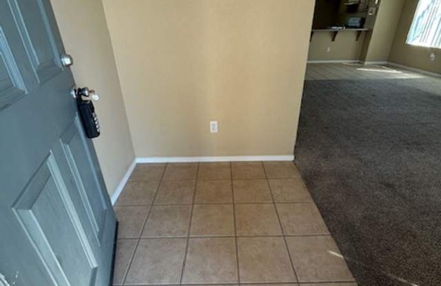 Beautiful Home Located NW Visalia, Quick Freeway Access Gallery 4