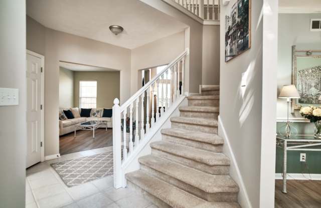 4BDHome with basement in Carmel! Gallery 3