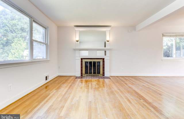 5622 YORKTOWN BOULEVARD Gallery 3