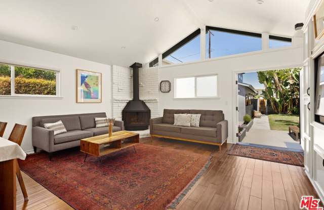 1089 Palms Blvd photos photos