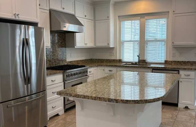 Pet Friendly 4 bed 3.5 bath home *AVAILABLE NOW* - 392 Farley Common, Fremont, CA 94539