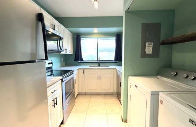 Beautiful Townhome in Fair Oaks! Gallery 4