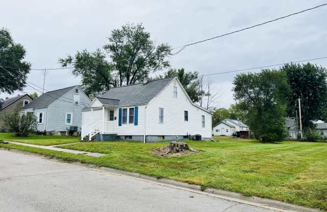 907 North Maple Street Gallery 2