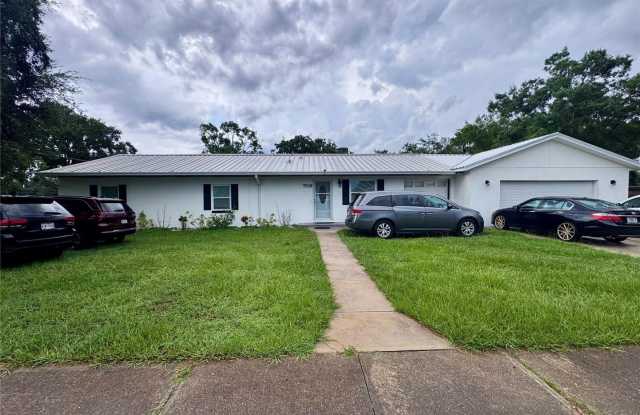 SINGLE FAMILY HOME IN DOWNTOWN KISSIMMEE! 3/2 photos photos