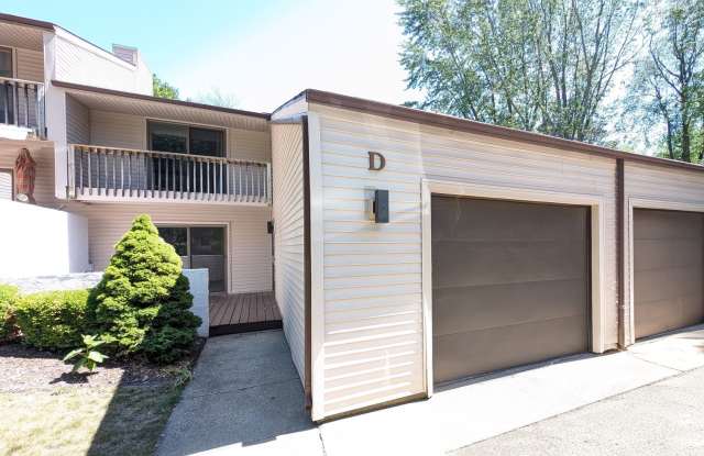 17554 Parkwood Dr, 2 bedroom Condo photos photos