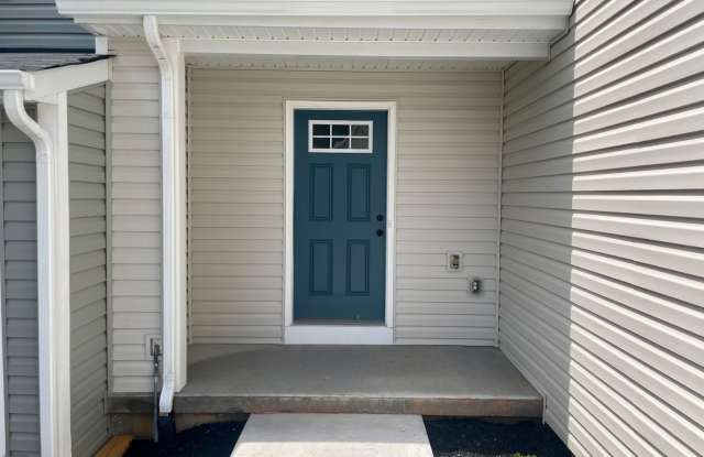 Gorgeous Locust Thicket Townhome Gallery 3