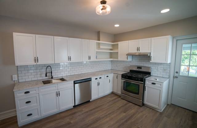 2130 Glendale Ave photos photos