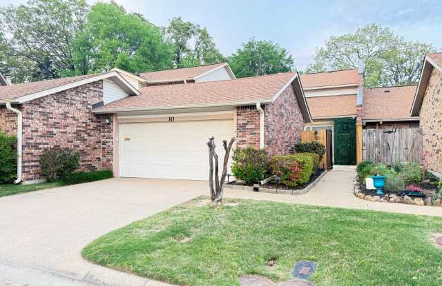 10 Hampshire Circle, Little Rock AR 72211 - Wonderfully updated 3br 2ba 2 story condo just off R Parham photos photos
