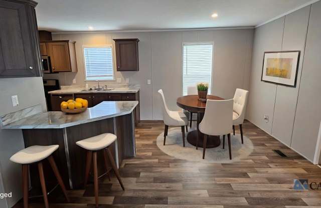 63 Tulip Ln Gallery 2