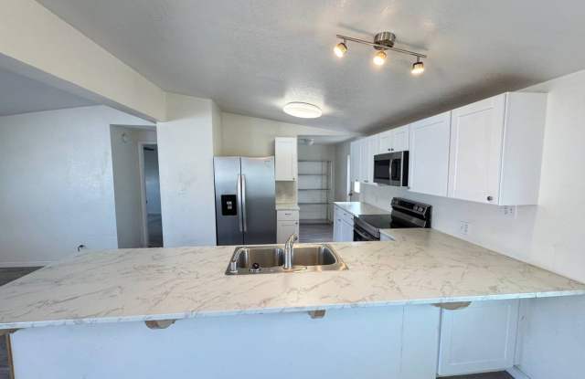 Bright  Spacious 3-Bedroom Home with Open Layout photos photos