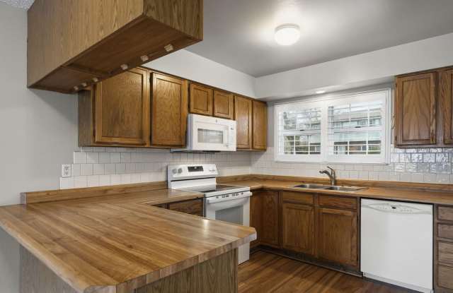 227 Smithridge Park Gallery 1